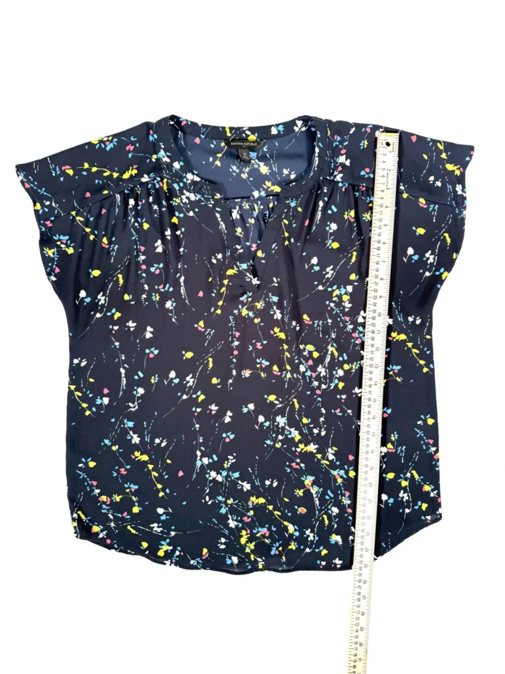 Banana Republic Navy Blue Wildflower Floral Flutter Sleeve V-Neck Blouse Sz M - Picture 9 of 11